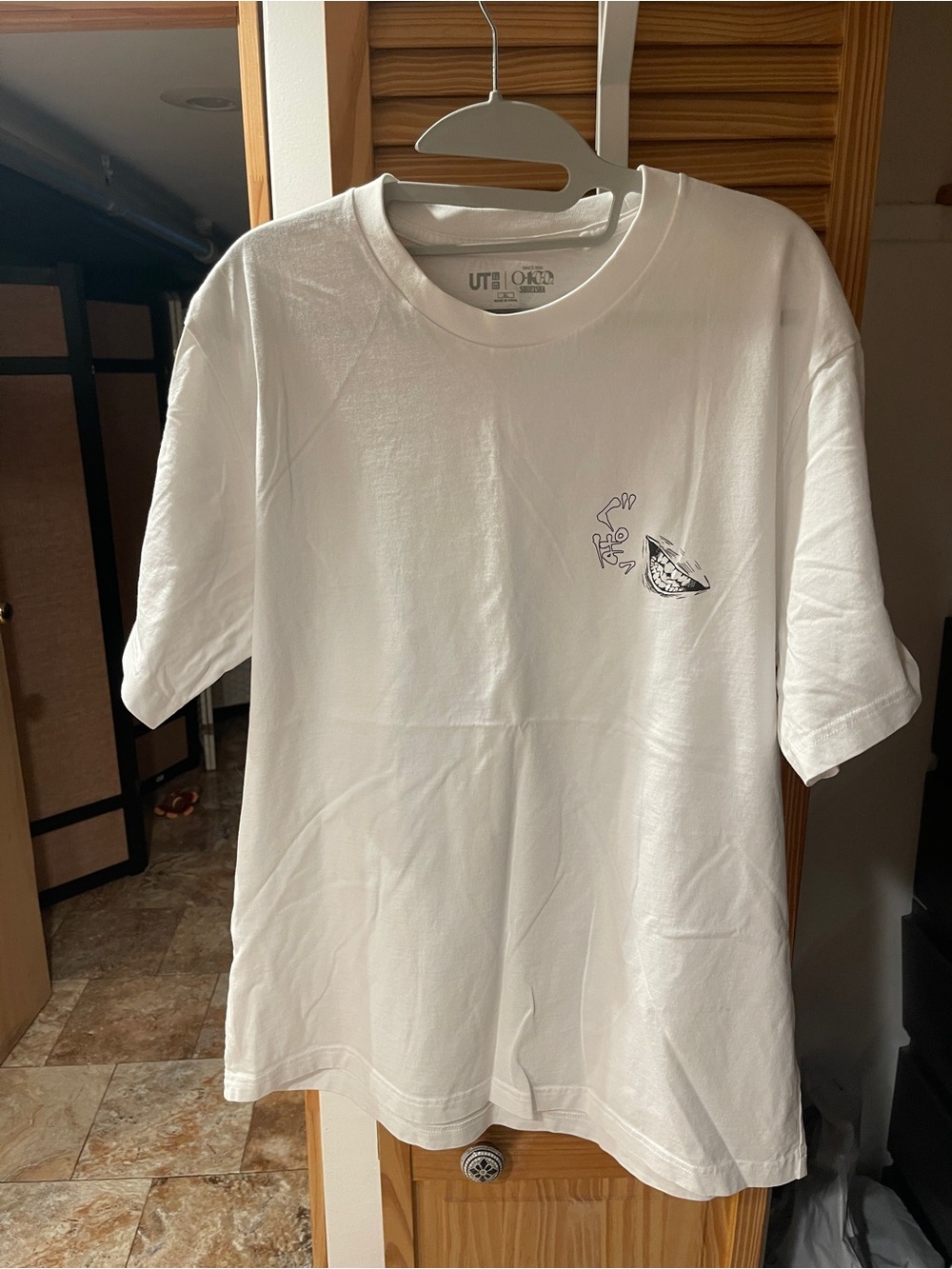 Uniqlo JJK t-shirt